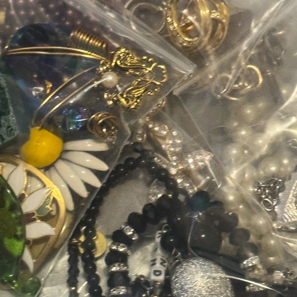 0160 Chic Fashion Jewelry Bundle - Picture 7 of 10